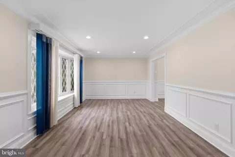 Living - 401 Jefferson Ave, Beverly, NJ 08010 photo 1 of 2
