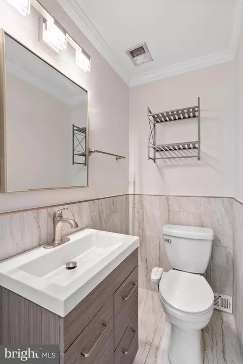 Bath - 401 Jefferson Ave, Beverly, NJ 08010 photo 1 of 3