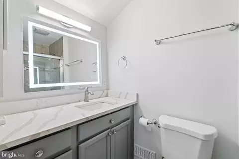 Bath - 401 Jefferson Ave, Beverly, NJ 08010 photo 2 of 3