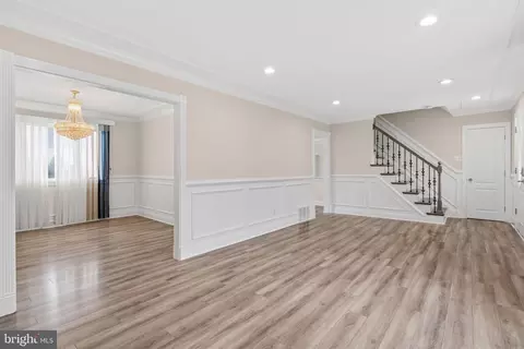 Entry Way - 401 Jefferson Ave, Beverly, NJ 08010 photo 3 of 4