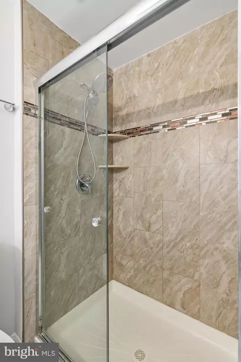 Bath - 401 Jefferson Ave, Beverly, NJ 08010 photo 3 of 3