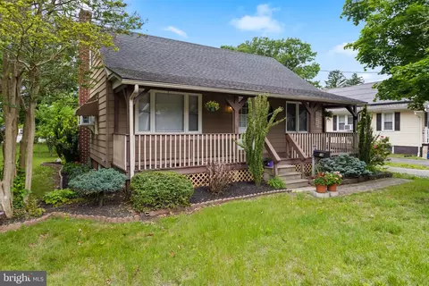 18 Middlesex Ave, Hainesport, NJ 08036