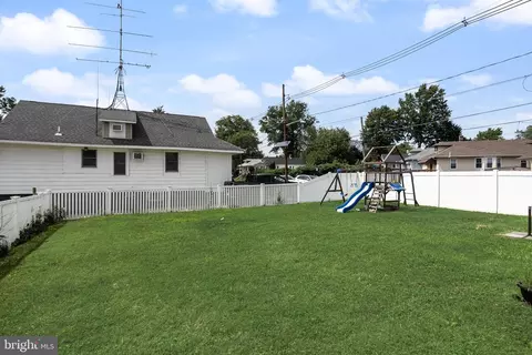 Exterior - 445 E Mill Rd, Maple Shade, NJ 08052 photo 5 of 6