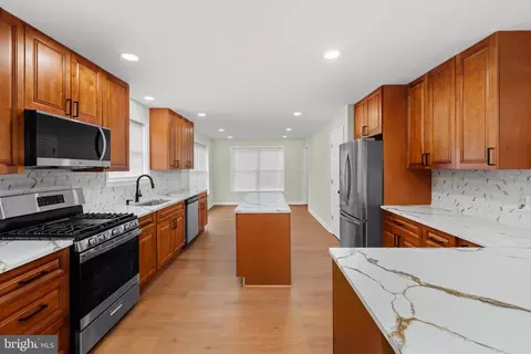 500 Magnolia St, Beverly, NJ 08010