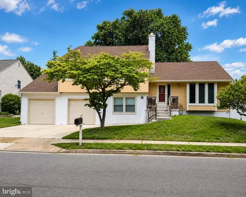 31 Gardenia Dr, Mount Laurel, NJ 08054