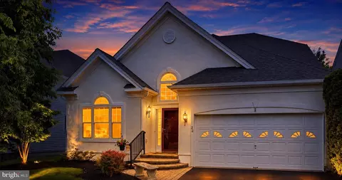 22 Lowell Dr, Marlton, NJ 08053