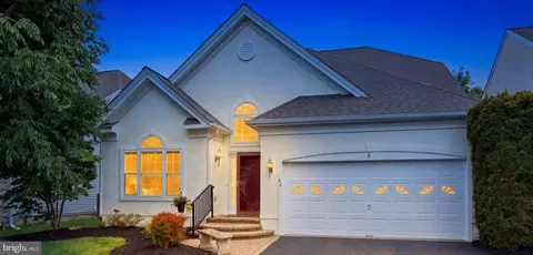 22 Lowell Dr, Marlton, NJ 08053