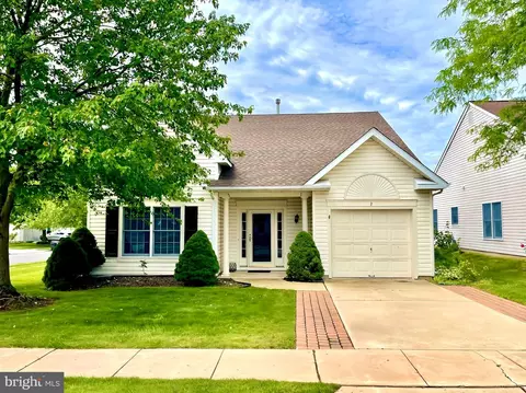 2 Briarwood Ct, Columbus, NJ 08022