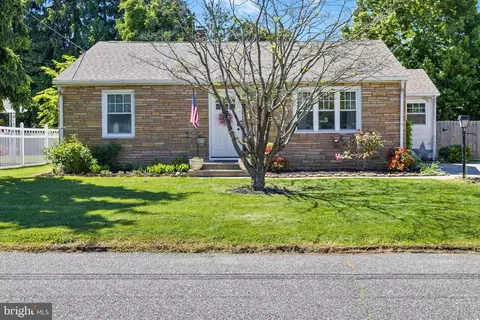 6 Linden Ave, Bordentown, NJ 08505