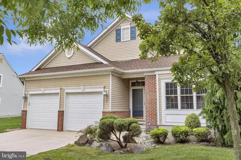 6 Ridgway Dr, Bordentown, NJ 08505