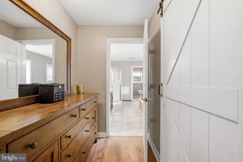 Entry Way - 706 Main St, Riverton, NJ 08077 photo 7 of 8