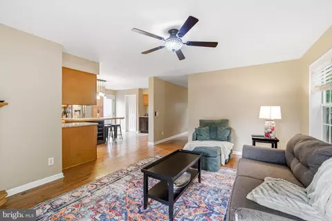 Entry Way - 706 Main St, Riverton, NJ 08077 photo 4 of 8