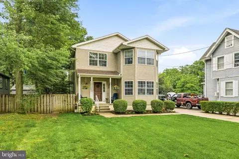 Exterior - 706 Main St, Riverton, NJ 08077 photo 2 of 8