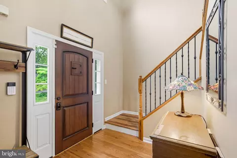 Entry Way - 706 Main St, Riverton, NJ 08077 photo 2 of 8