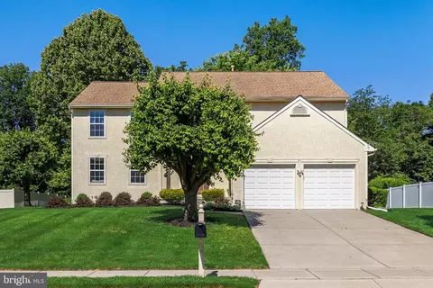 17 Adams Dr, Burlington, NJ 08016