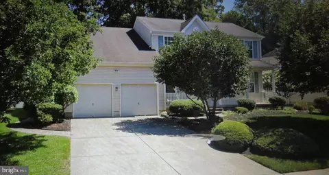 77 Creekwood Dr, Bordentown, NJ 08505