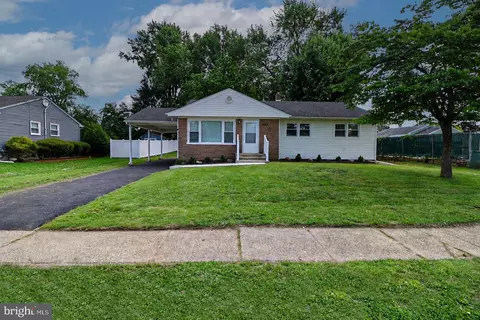 402 Pennington Dr, Westampton, NJ 08060