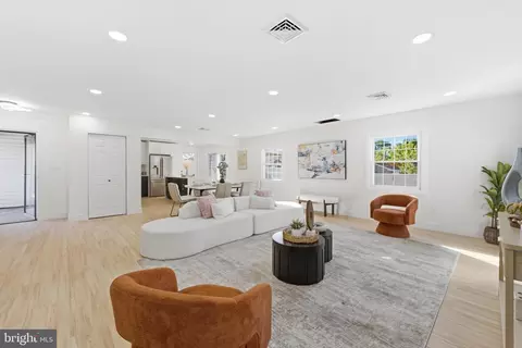 15 Melrose Ln, Willingboro, NJ 08046