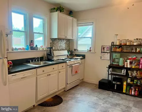 314 W 4th St, Palmyra, NJ 08065