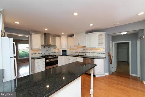 Entry Way - 2 Jay Ct, Marlton, NJ 08053 photo 2 of 4