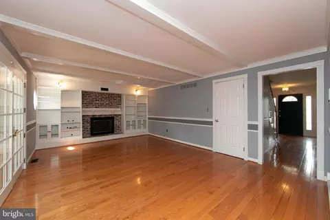 Living - 2 Jay Ct, Marlton, NJ 08053 photo 4 of 8