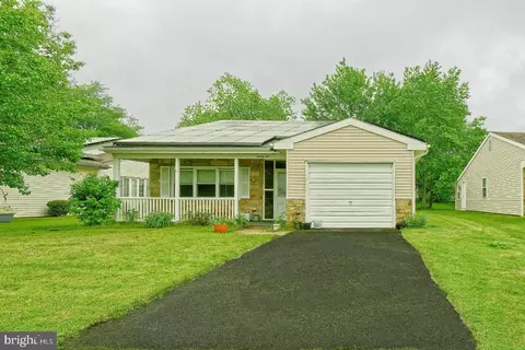 96 Huntington Dr, Southampton, NJ 08088