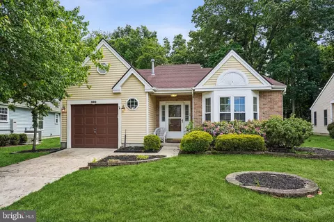 929 Larkspur Pl S, Mount Laurel, NJ 08054