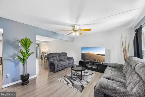 12 Roxburn Pl, Willingboro, NJ 08046