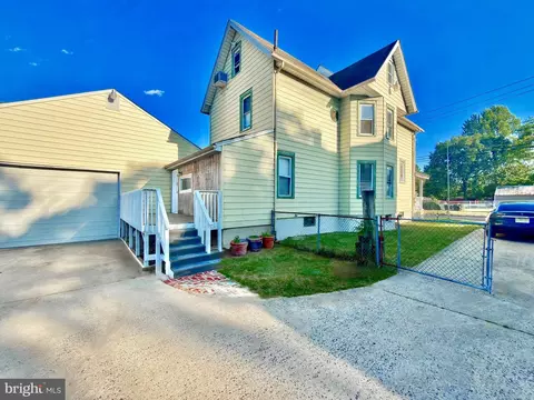 709 Bridgeboro St, Riverside, NJ 08075