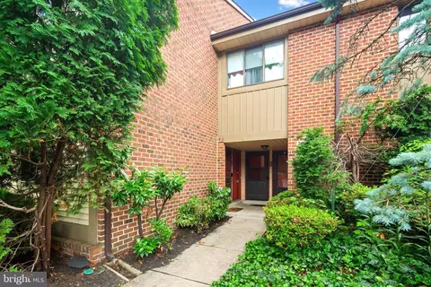 503 B Cypress Point Cir, Mount Laurel, NJ 08054
