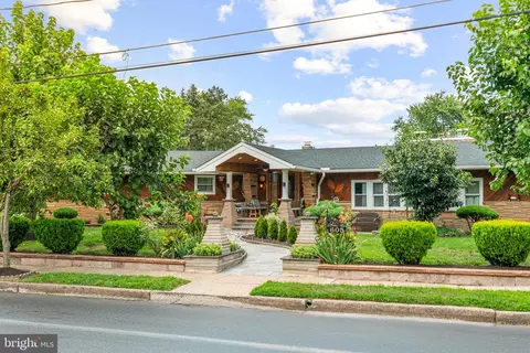 605 8th St, Riverside, NJ 08075