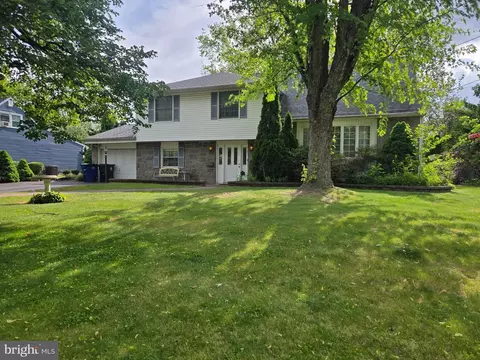 111 Monticello Dr, Cinnaminson, NJ 08077