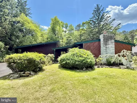 9 S Lakeside Dr W, Medford, NJ 08055