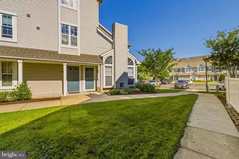 302 B Wharton Rd, Mount Laurel, NJ 08054