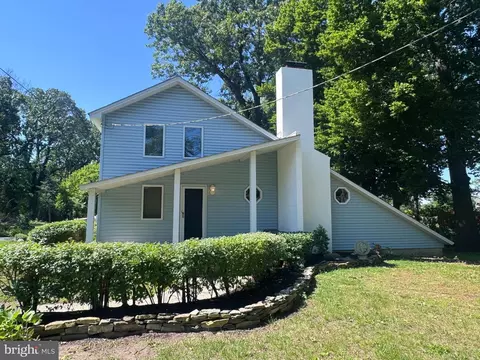 625 Delanco Rd, Edgewater Park, NJ 08010