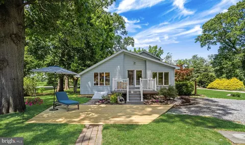 625 Delanco Rd, Edgewater Park, NJ 08010