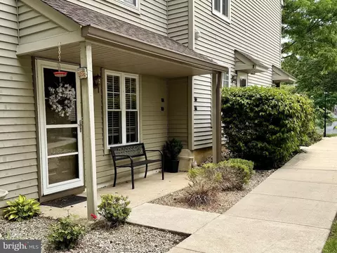303 A Harwood Ct, Mount Laurel, NJ 08054