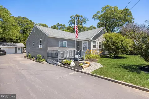 155 W Hampton St, Pemberton, NJ 08068