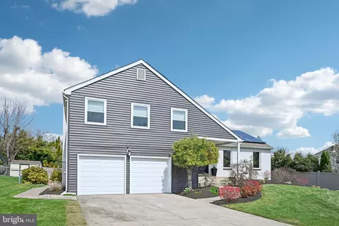 2 Warwick Ct, Mount Laurel, NJ 08054