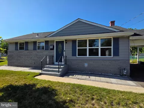 8 Laclede Dr, Burlington, NJ 08016