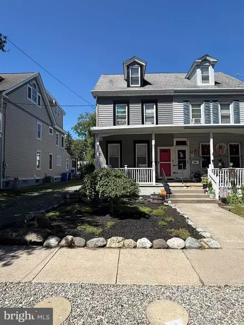 803 Cinnaminson Ave, Palmyra, NJ 08065