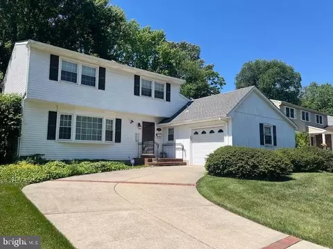 528 S Brentwood Dr, Mount Laurel, NJ 08054