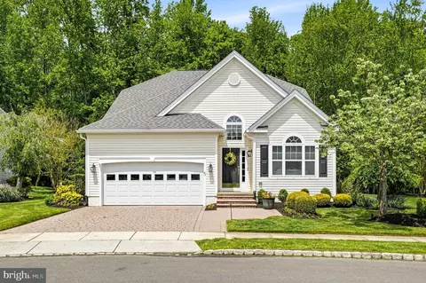 42 Huxley Cir, Marlton, NJ 08053