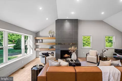 Living - 319 E Central Ave, Moorestown, NJ 08057 photo 2 of 4