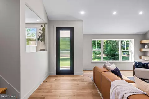 Entry Way - 319 E Central Ave, Moorestown, NJ 08057 photo 1 of 10