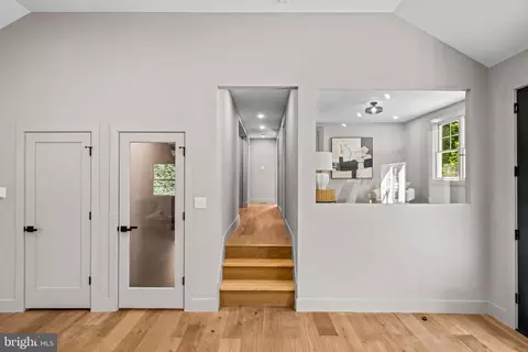 Entry Way - 319 E Central Ave, Moorestown, NJ 08057 photo 2 of 10