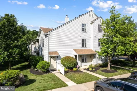 1404 B Denham Ct, Mount Laurel, NJ 08054