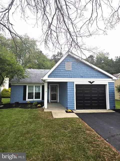877 Westminster Dr N, Southampton, NJ 08088
