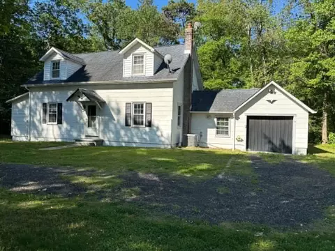 317 Magnolia Rd, Pemberton, NJ 08068