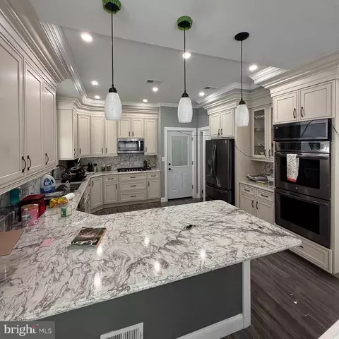 511 W 6th St, Palmyra, NJ 08065